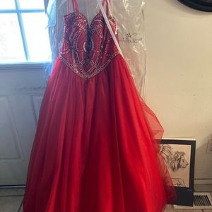 This has only been worn twice.  It is a size 18